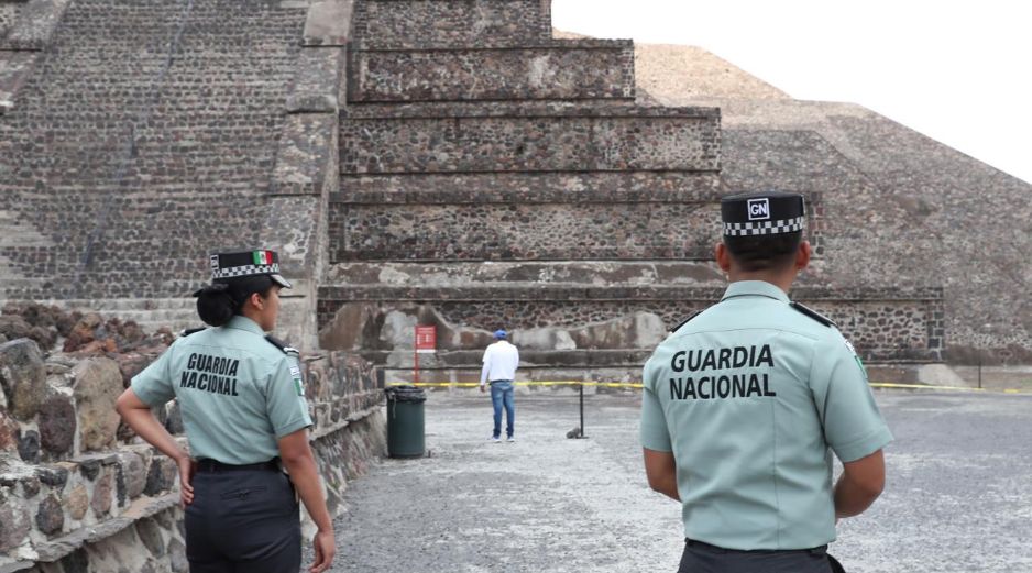 Integrantes de la Guardia Nacional vigilan la zona arqueológica de Teotihuacán. EFE/M. Guzmán