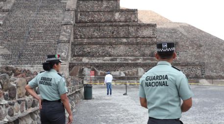Integrantes de la Guardia Nacional vigilan la zona arqueológica de Teotihuacán. EFE/M. Guzmán