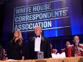 El presidente de Estados Unidos, Donald Trump, junto a la primera dama, Melania Trump, durante la Cena de Corresponsales de la Casa Blanca. EFE/Y. Gripas