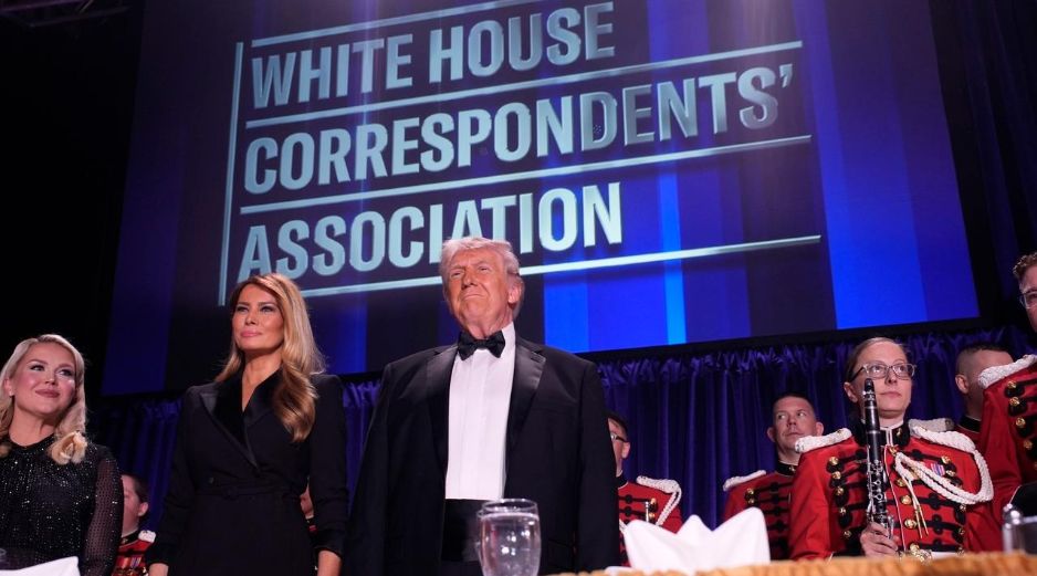 El presidente de Estados Unidos, Donald Trump, junto a la primera dama, Melania Trump, durante la Cena de Corresponsales de la Casa Blanca. EFE/Y. Gripas