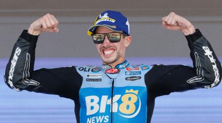 El piloto español de MotoGP Álex Márquez celebra su victoria tras la carrera de motoGP del Gran Premio de España de Motociclismo de 2026. EFE/J. Manuel Vidal