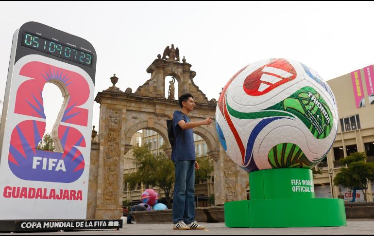 El arte plasmado en los balones abarcó diversas técnicas, desde lo figurativo, lo abstracto, hasta lo más regionalista. EFE/F. Guasco