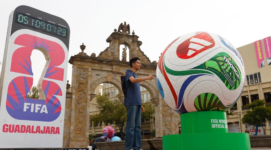 El arte plasmado en los balones abarcó diversas técnicas, desde lo figurativo, lo abstracto hasta lo más regionalista. EFE/F. Guasco