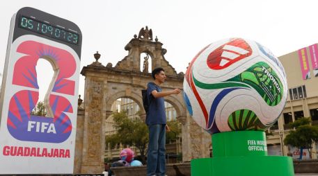 El arte plasmado en los balones abarcó diversas técnicas, desde lo figurativo, lo abstracto, hasta lo más regionalista. EFE/F. Guasco