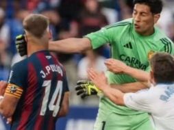 El arquero argentino Esteban Andrada protagonizó una agresión durante un partido de la Segunda División. ESPECIAL