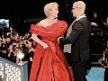 Meryl Streep y Stanley Tucci lucen un look digno de la revista Runway. ESPECIAL