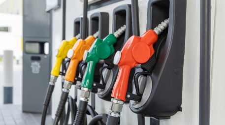 Claudia Sheinbaum detalló que el acuerdo fue alcanzado bajo la coordinación de la Secretaría de Hacienda y Crédito Público, en conjunto con Emilio Romano Mussali, titular de la Asociación de Bancos de México. ESPECIAL / CANVA