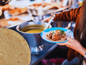 Cada tortilla aporta entre 68 y 70 calorías, por lo que el secreto radica en no exceder el gasto energético que tu cuerpo necesita diariamente para funcionar de manera óptima. ESPECIAL / CANVA