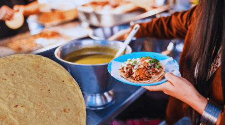 Cada tortilla aporta entre 68 y 70 calorías, por lo que el secreto radica en no exceder el gasto energético que tu cuerpo necesita diariamente para funcionar de manera óptima. ESPECIAL / CANVA