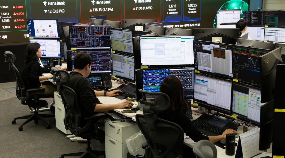 Tanto el S&P 500 como el Nasdaq siguen en máximos históricos de cierre a pesar de que no hay avances en Medio Oriente. EFE/J. Heon-Kyun