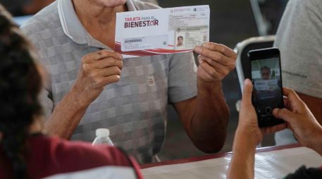 Aunque la pensión de adultos mayores acapara las búsquedas en redes, hay más apoyos del Bienestar que se depositarán en el siguiente mes. EL INFORMADOR/ARCHIVO