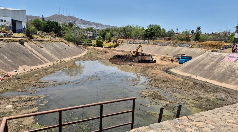 La presidenta municipal de Guadalajara, Verónica Delgadillo, encabezó recorridos de supervisión en los vasos reguladores 5 de Mayo y El Dean, como parte de los trabajos previos al temporal de lluvias. ESPECIAL