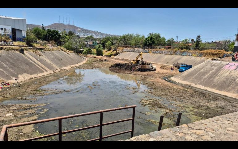 La presidenta municipal de Guadalajara, Verónica Delgadillo, encabezó recorridos de supervisión en los vasos reguladores 5 de Mayo y El Dean, como parte de los trabajos previos al temporal de lluvias. ESPECIAL