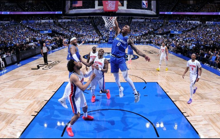 Orlando tomó ventaja en la serie al vencer a Detroit con un cierre efectivo y errores decisivos de los Pistons en los tiros libres. AFP/ F. MEDINA.