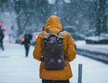 Ante este panorama, te recomendamos evitar los cambios bruscos de temperatura al salir de casa para prevenir enfermedades respiratorias. Unsplash