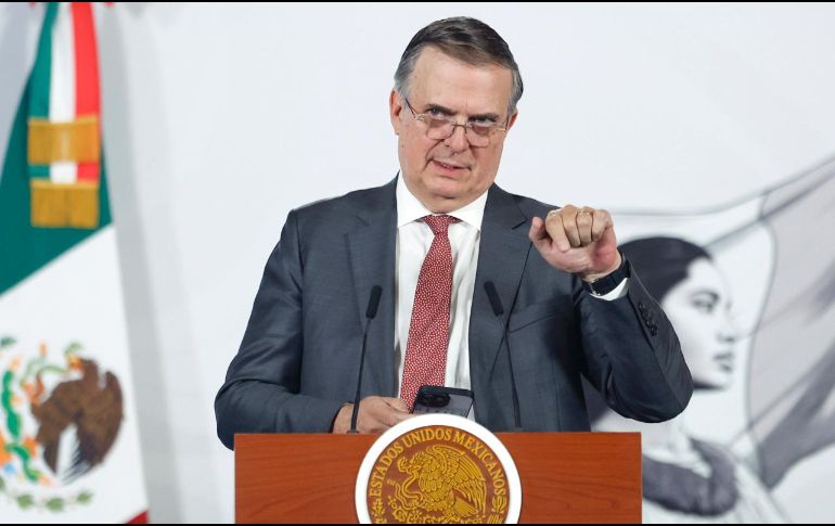 El secretario de Economía, Marcelo Ebrard, admitió que su hijo se hospedó por seis meses en la Embajada de México en el Reino Unido. EFE/S. Gutiérrez