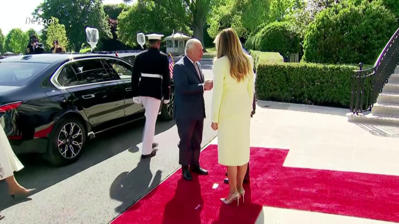 Carlos III se reúne con Trump en un intento por recomponer las relaciones