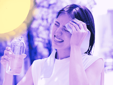 Además de la temperatura elevada, los pacientes con golpe de calor suelen experimentar mareos intensos, náuseas persistentes, vómitos y un dolor de cabeza punzante. ESPECIAL