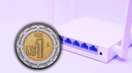 Quienes defienden fervientemente esta práctica afirman que el metal de la moneda actúa como una especie de antena adicional para el Wi-Fi de tu hogar. ESPECIAL