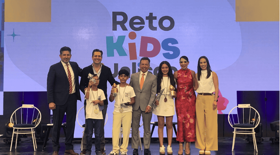 Valeria, primer lugar de esta edición, detalló que su proyecto consiste en crear bolsas de composta con cáscaras de plátano. EL INFORMADOR/O. González