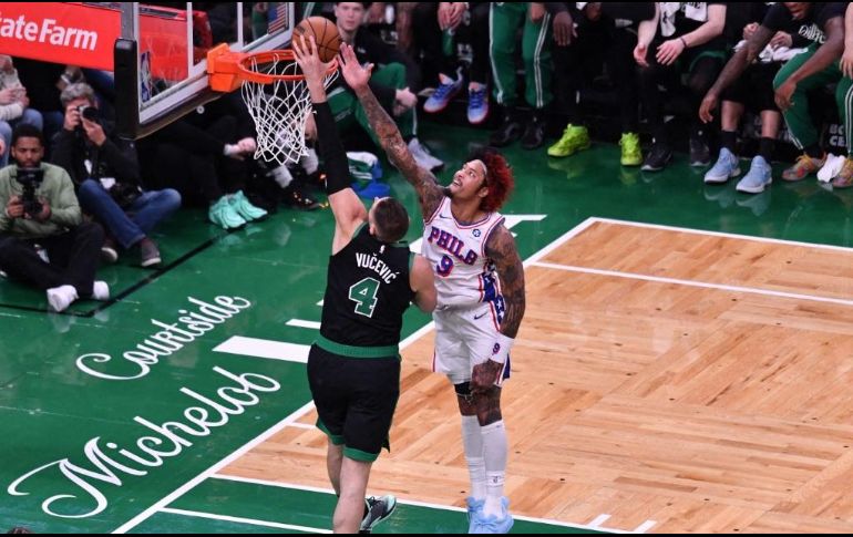 Los Celtics se despolomaron en el último cuarto y permitieron que los Sixers siguieran con vida. AFP/ J. PREZIOSO.