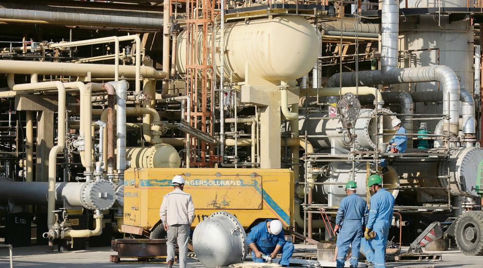 Refinerías de Medio Oriente se han visto bajo presión, primero por la guerra entre Estados Unidos e Irán y ahora con el anuncio de que EAU abandonará la OPEP. AFP