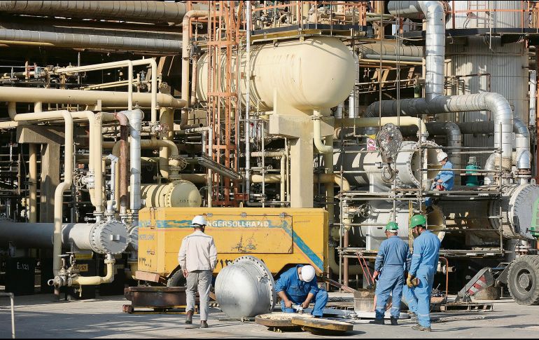 Refinerías de Medio Oriente se han visto bajo presión, primero por la guerra entre Estados Unidos e Irán y ahora con el anuncio de que EAU abandonará la OPEP. AFP