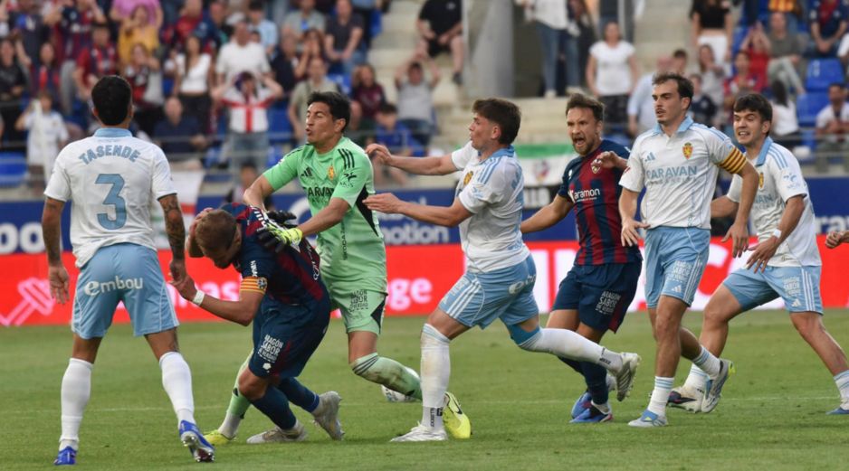 Esteban Andrada, guardameta del Zaragoza, enfrenta una severa sanción disciplinaria tras el altercado y la agresión ocurrida en los minutos finales del partido contra el Huesca. EFE / V. Lacasa