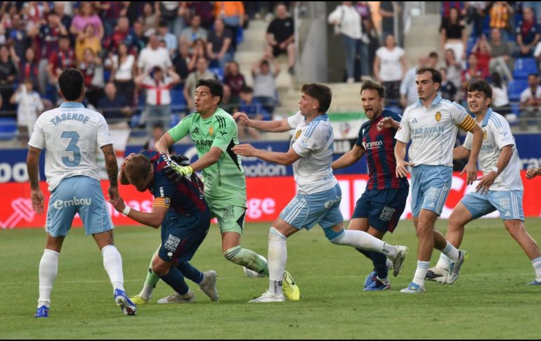 Esteban Andrada, guardameta del Zaragoza, enfrenta una severa sanción disciplinaria tras el altercado y la agresión ocurrida en los minutos finales del partido contra el Huesca. EFE / V. Lacasa