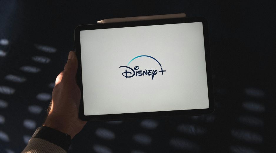 Entre los estrenos del fin de semana regresa una comedia ácida con una nueva entrega en la que el poder alcanza su punto máximo… y también sus mayores riesgos. Unsplash