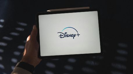 Entre los estrenos del fin de semana regresa una comedia ácida con una nueva entrega en la que el poder alcanza su punto máximo… y también sus mayores riesgos. Unsplash