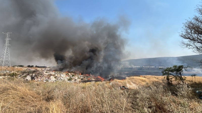 El incendio en la Venta del Astillero se mantiene activo.&nbsp;ESPECIAL