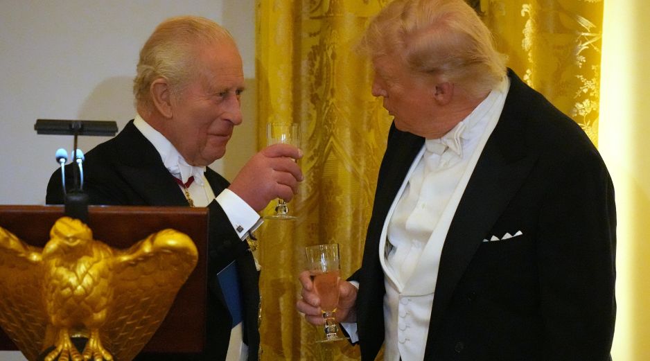 En Gran Bretaña la gente no debe dar detalles privados de conversaciones con el Rey Carlos III ya que el rey debe mantenerse por encima de las tensiones políticas. AP / ARCHIVO