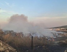 El incendio, de gran extensión, comenzó la tarde de ayer, provocando malos olores y afectando la visibilidad. ESPECIAL/Bomberos de Zapopan