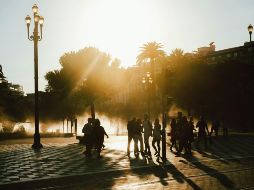La falta de aire acondicionado en muchas viviendas agrava el intenso calor. UNSPLASH / J. WECKSCHMIED