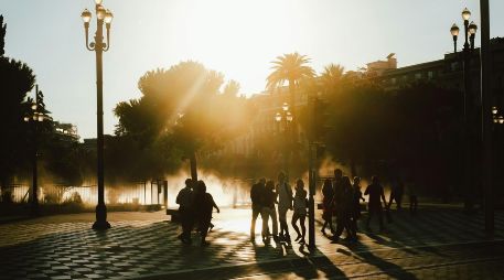 La falta de aire acondicionado en muchas viviendas agrava el intenso calor. UNSPLASH / J. WECKSCHMIED