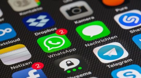 Aunque el celular seguirá funcionando, la aplicación de WhatsApp dejará de operar en algunos modelos a partir de mayo de 2026. PEXELS