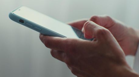 El Gobierno de México implementó un padrón nacional de telefonía que obliga a registrar todas las líneas celulares con la CURP del titular. CANVA