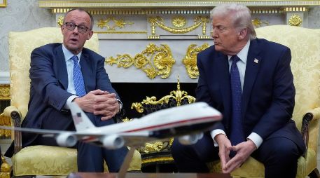 Fotografía de archivo de una reunión de Donald Trump con el canciller alemán Friedrich Merz en el Despacho Oval de la Casa Blanca, el 3 de marzo de 2026. AP/ARCHIVO