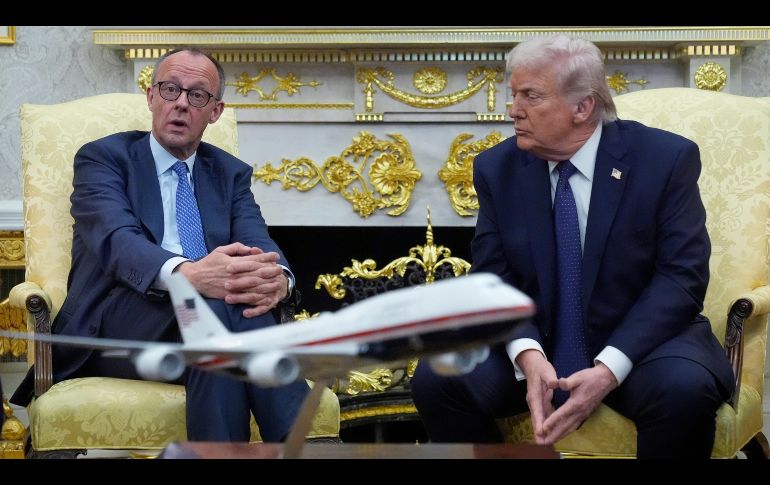 Fotografía de archivo de una reunión de Donald Trump con el canciller alemán Friedrich Merz en el Despacho Oval de la Casa Blanca, el 3 de marzo de 2026. AP/ARCHIVO