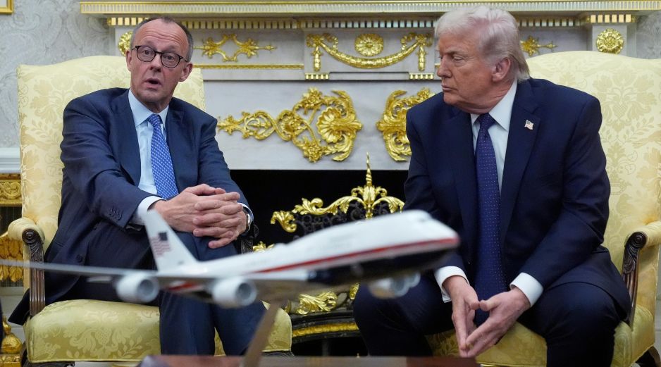 Fotografía de archivo de una reunión de Donald Trump con el canciller alemán Friedrich Merz en el Despacho Oval de la Casa Blanca, el 3 de marzo de 2026. AP/ARCHIVO