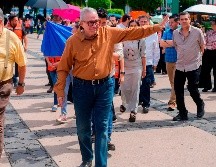 El gobernador del estado de Sinaloa, Rubén Rocha Moya, saluda mientras participa en un simulacro anual de terremoto en Culiacán, México, el 19 de septiembre de 2024. AP/ARCHIVO