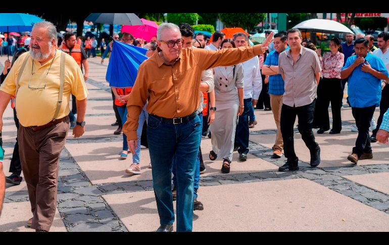 El gobernador del estado de Sinaloa, Rubén Rocha Moya, saluda mientras participa en un simulacro anual de terremoto en Culiacán, México, el 19 de septiembre de 2024. AP/ARCHIVO