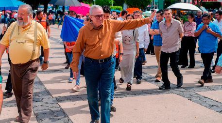 El gobernador del estado de Sinaloa, Rubén Rocha Moya, saluda mientras participa en un simulacro anual de terremoto en Culiacán, México, el 19 de septiembre de 2024. AP/ARCHIVO