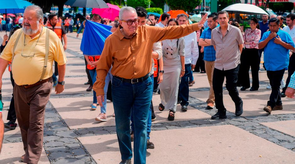 El gobernador del estado de Sinaloa, Rubén Rocha Moya, saluda mientras participa en un simulacro anual de terremoto en Culiacán, México, el 19 de septiembre de 2024. AP/ARCHIVO