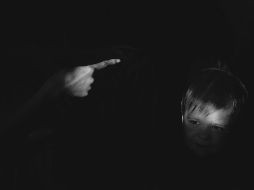 Según los elementos que manejan los investigadores, el sospechoso, un padre de familia de 40 años, violó entre 2020 y 2024 a niños de entre 3 y 9 años que iban a su domicilio para jugar con sus propios hijos. Unsplash