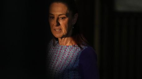 Sheinbaum mostró el documento publicado por Estados Unidos, el cual, de acuerdo con la Secretaría de Relaciones Exteriores debe ser confidencial. AP/F. Llano