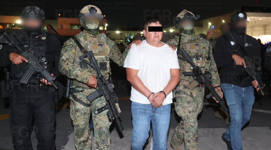 Flores Silva permanecerá en prisión preventiva por los delitos de portación de armas de fuego y cargadores de uso exclusivo de las fuerzas armadas, informó la FGR. ESPECIAL