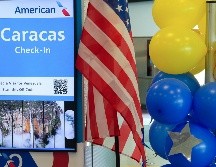 American Airlines celebra el primer vuelo comercial entre Estados Unidos y Venezuela en casi 7 años. EFE / Alberto Boal