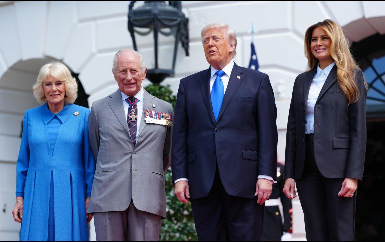 Donald Trump y Melania Trump despidieron a la pareja real en la Casa Blanca. EFE/A. Schwartz